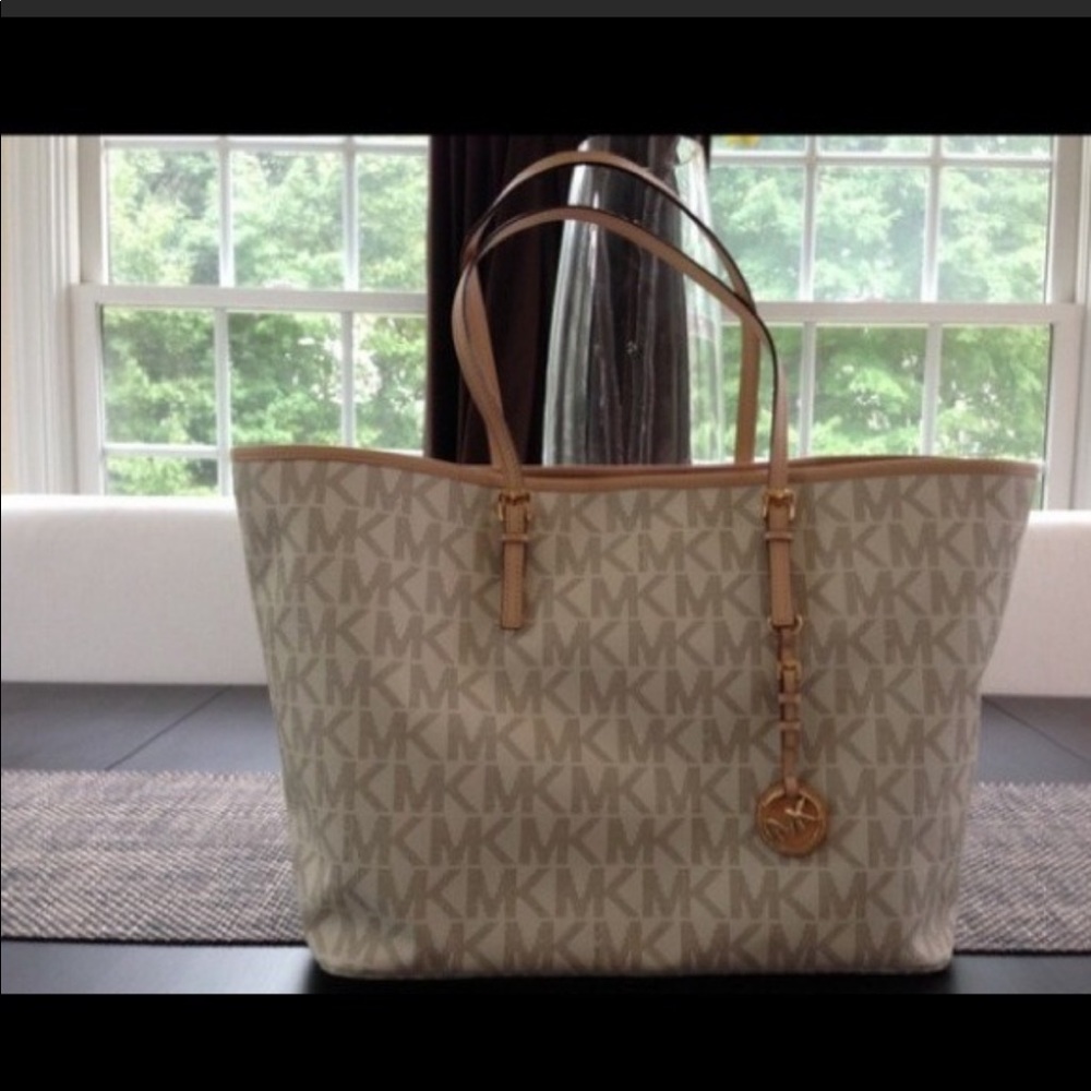 Michael Kors Jet Set Tote - large